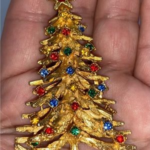 Vintage Rhinestone Gold Tone Christmas Tree Brooch